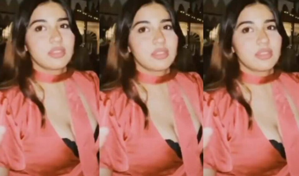 Sexy Indian Girlfriend Showing